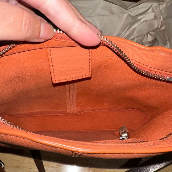 Ecco Vibrant Orange Leather Shoulder Bag - Picture 10 of 11